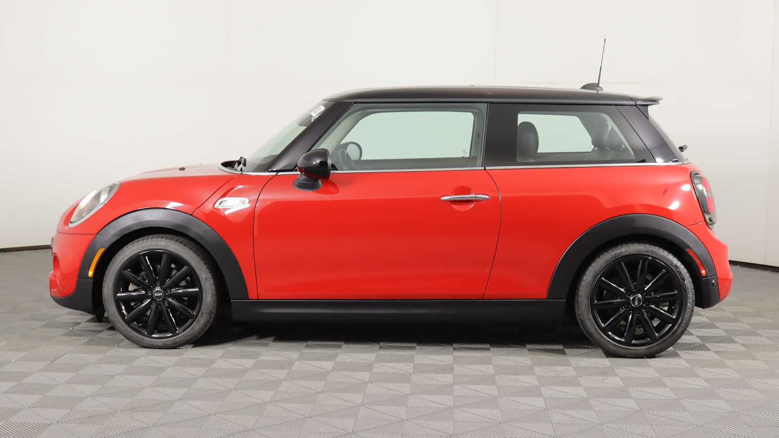 2019 Mini Cooper 2 Door Hardtop Signature photo 3