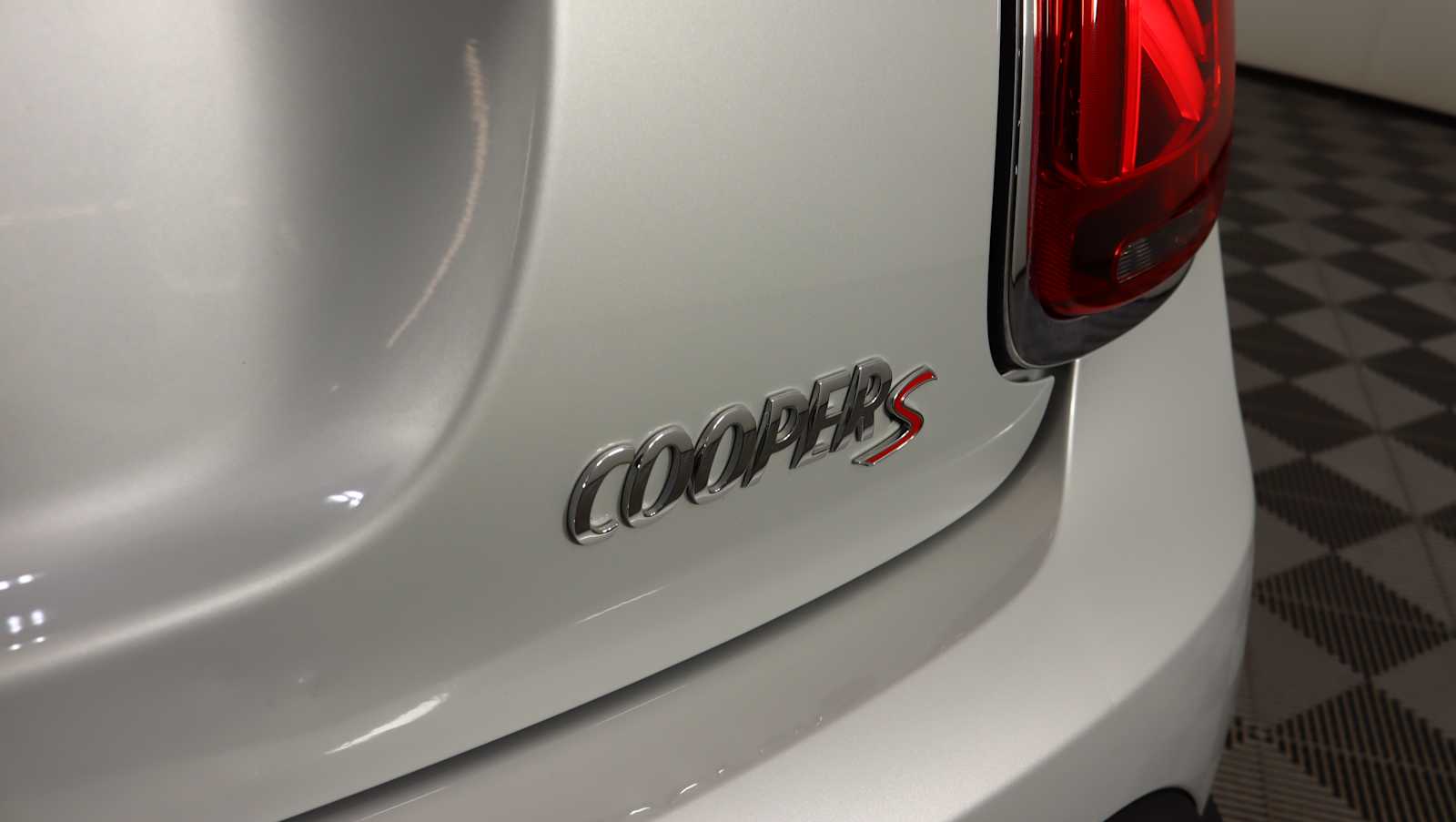 used 2023 MINI Hardtop 4 Door car, priced at $23,558