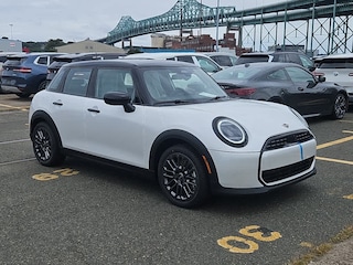 2026 MINI 4 Door Signature Plus Sedan