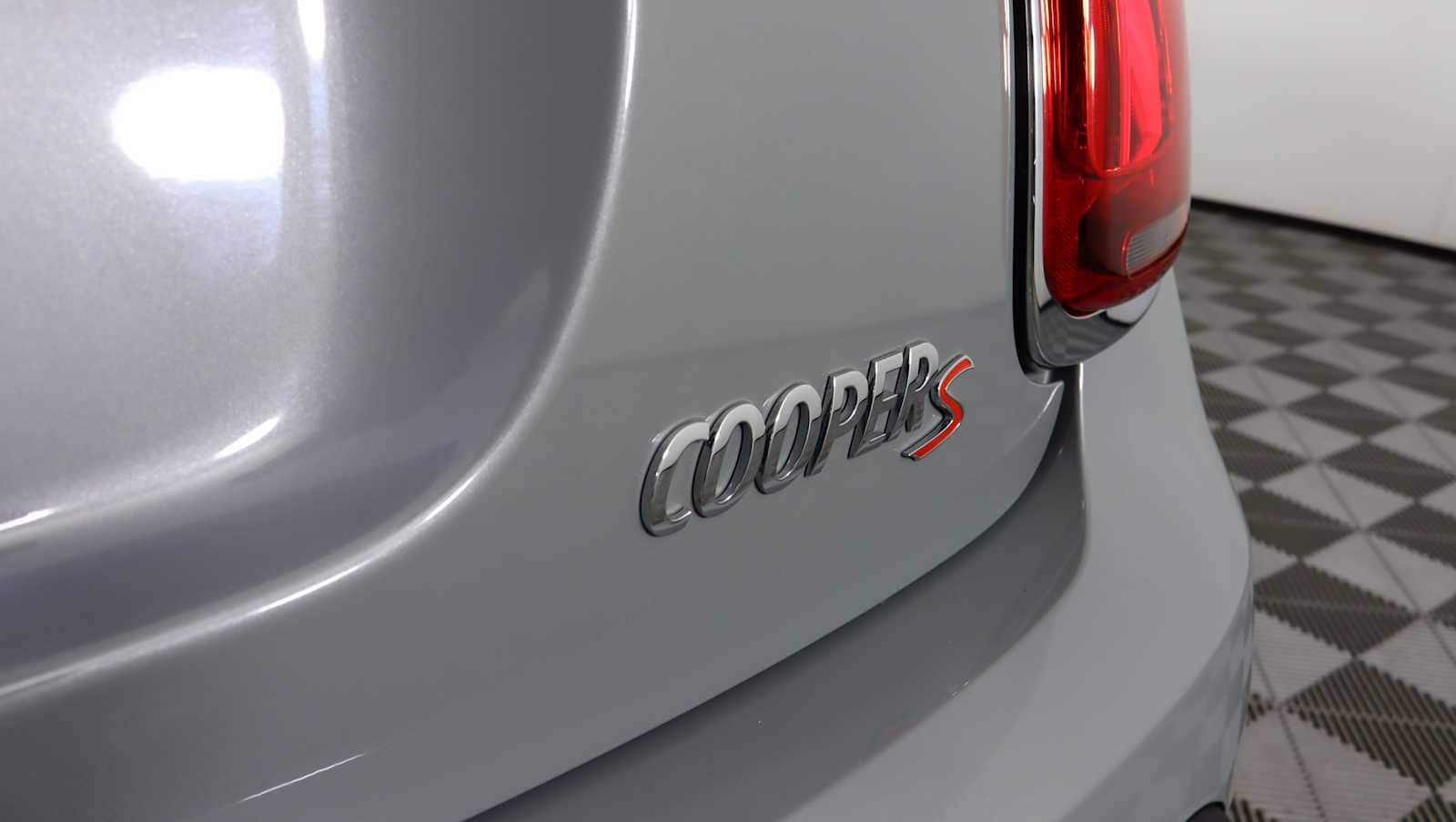 used 2023 MINI Hardtop 4 Door car, priced at $23,134