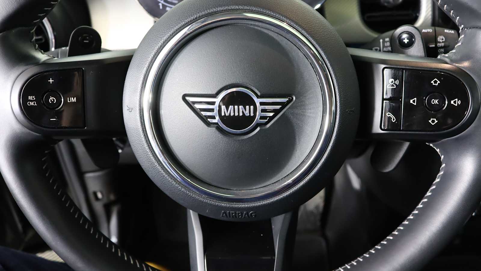 used 2023 MINI Hardtop 4 Door car, priced at $26,035