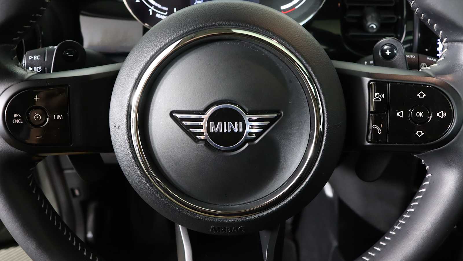 used 2023 MINI Hardtop 4 Door car, priced at $23,134