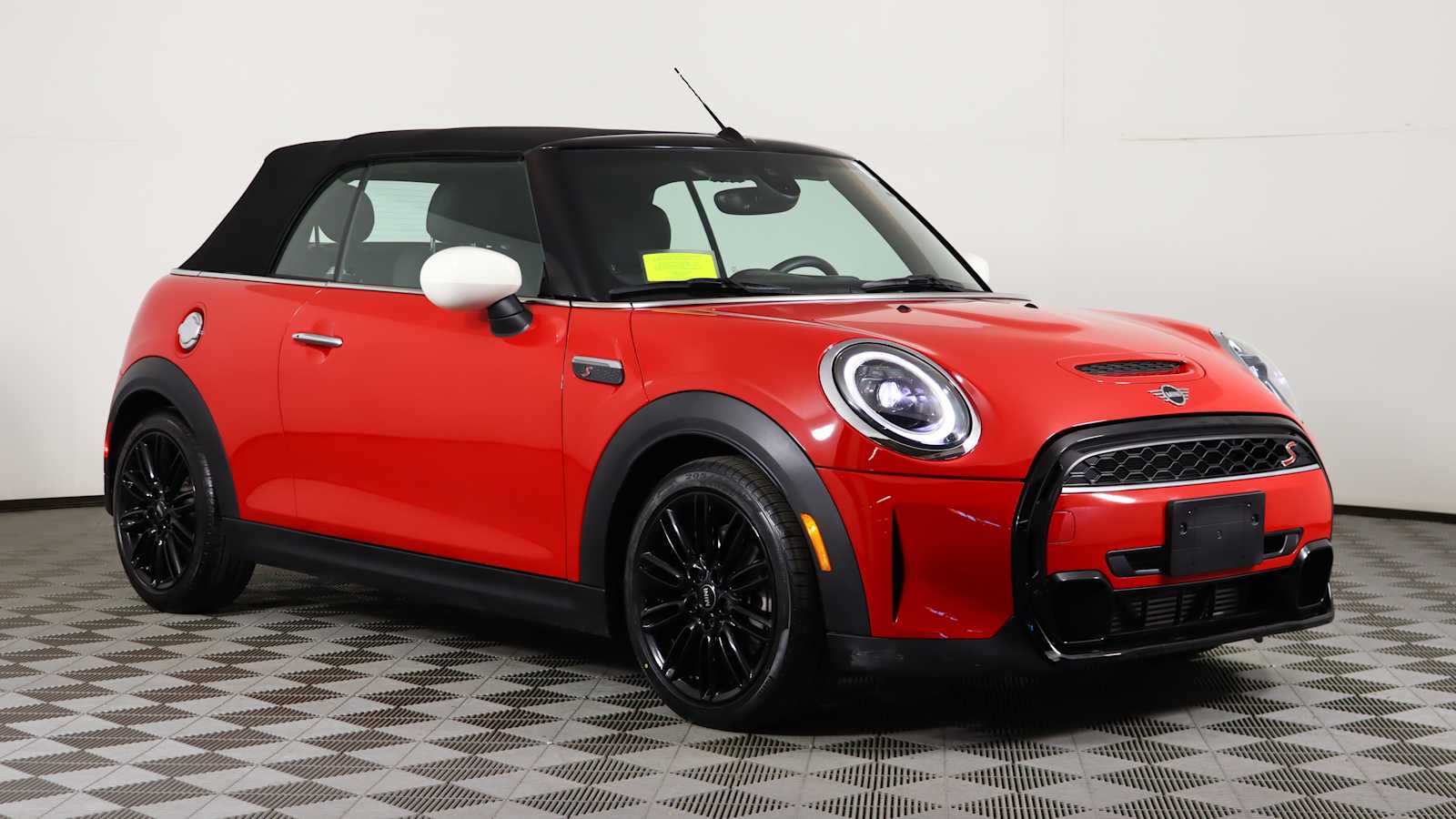 2024 MINI Convertible S's photo