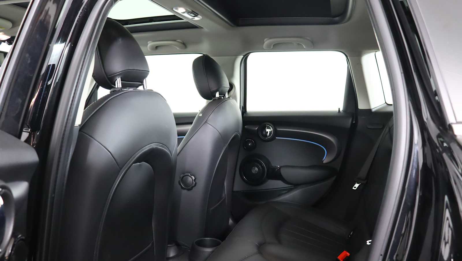 used 2023 MINI Hardtop 4 Door car, priced at $26,035