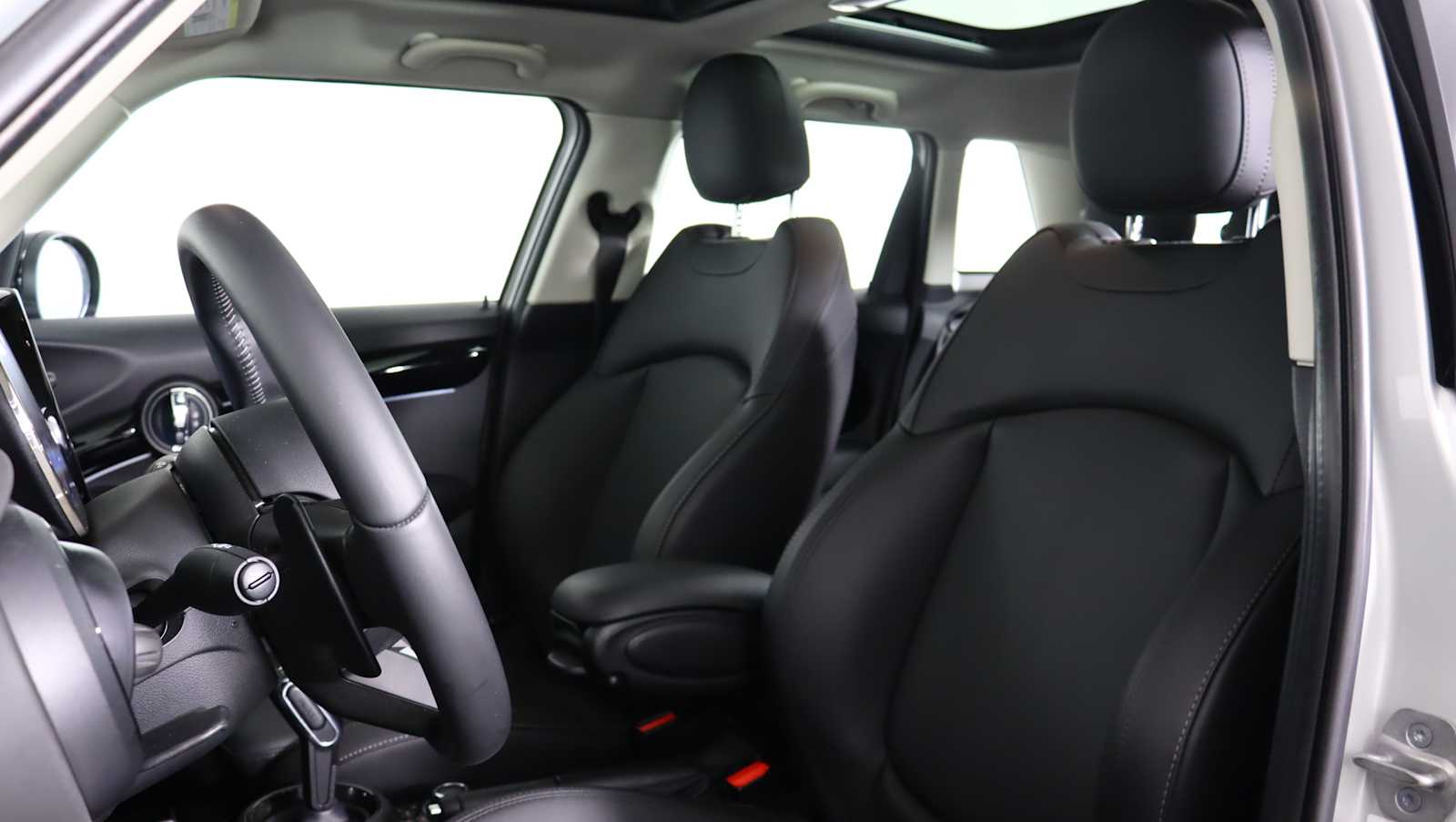 used 2023 MINI Hardtop 4 Door car, priced at $23,558