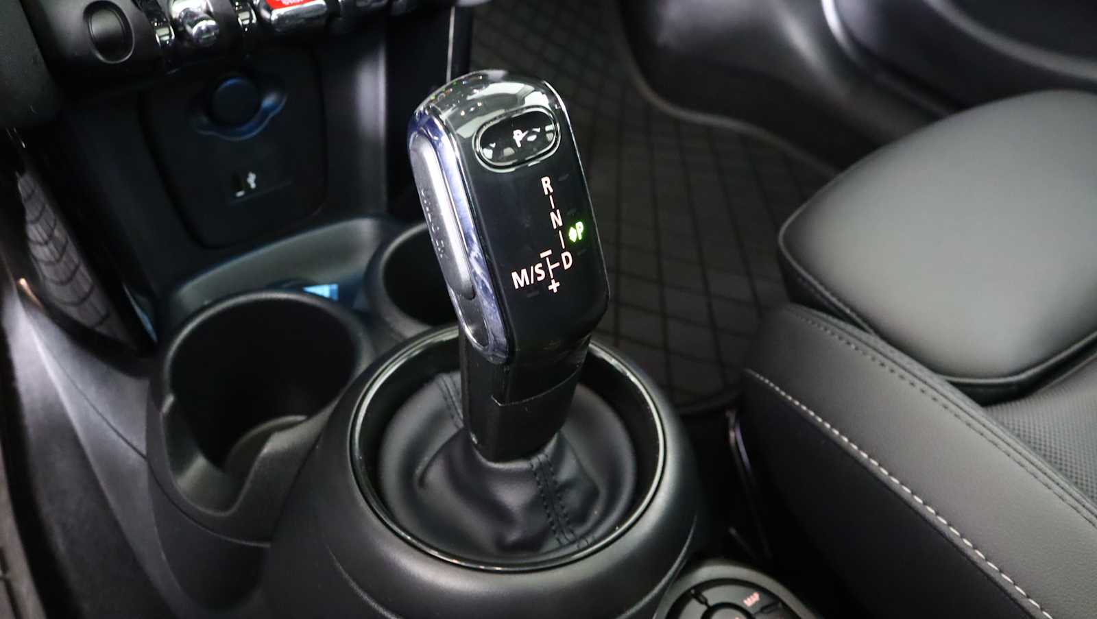 used 2023 MINI Hardtop 4 Door car, priced at $23,558