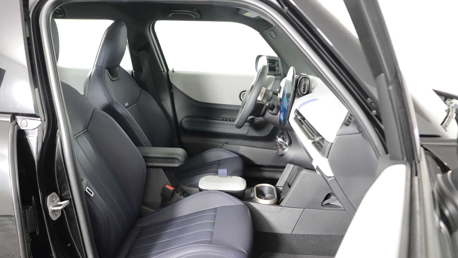used 2025 MINI Hardtop 4 Door car, priced at $32,798