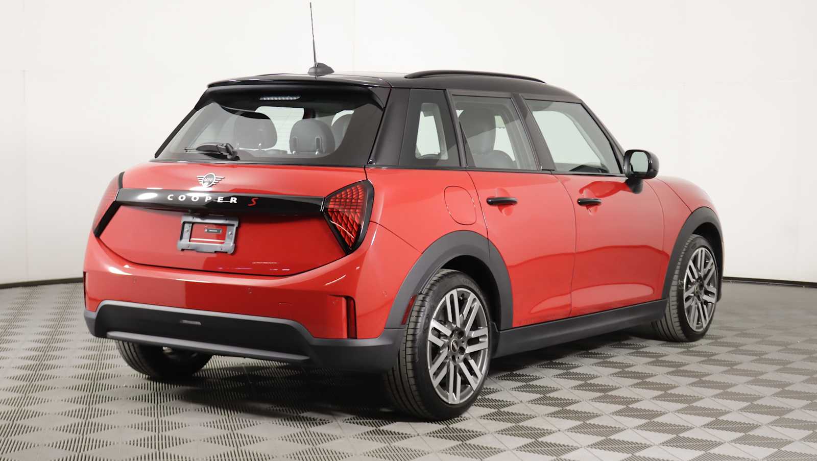 used 2025 MINI Hardtop 4 Door car, priced at $32,550