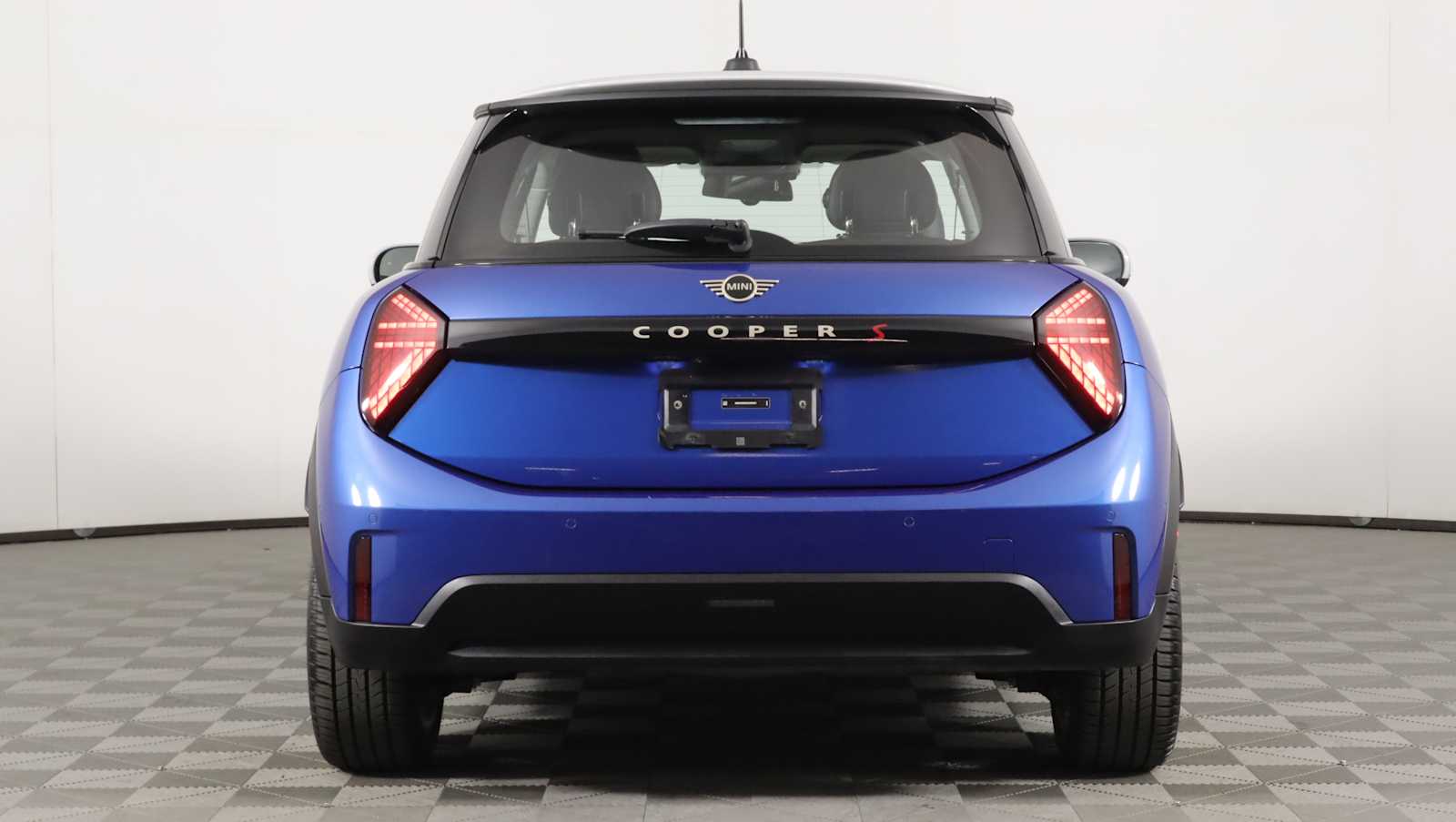 used 2025 MINI Hardtop 2 Door car, priced at $30,998