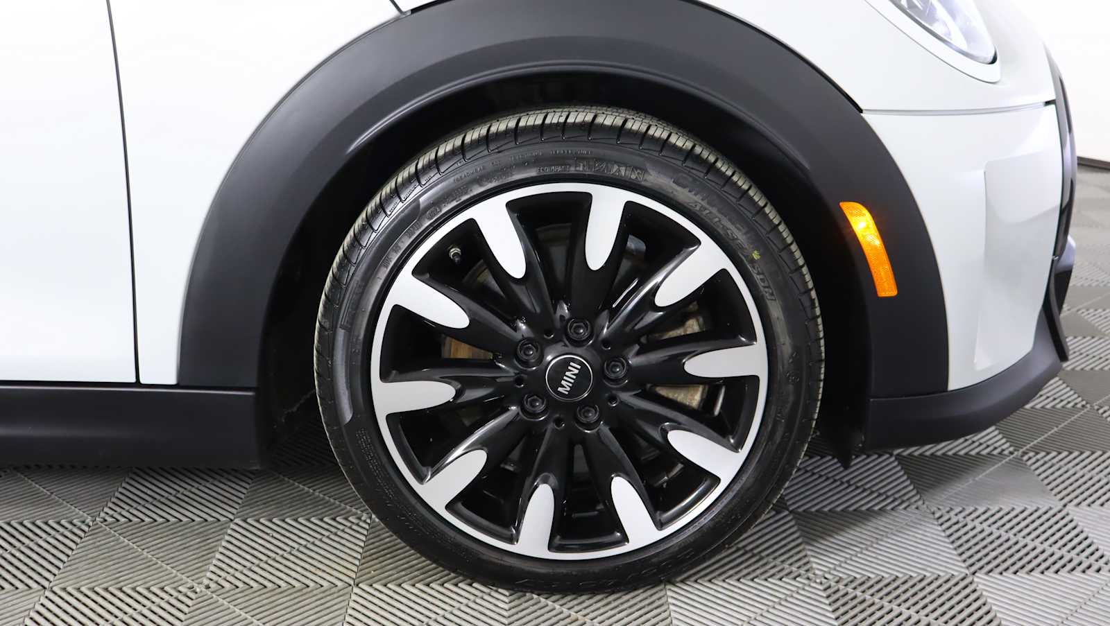 used 2023 MINI Hardtop 4 Door car, priced at $23,558