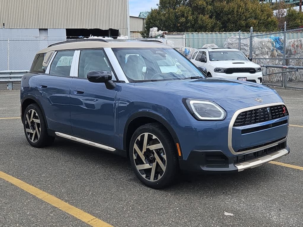 New 2026 MINI Countryman Signature Plus SUV