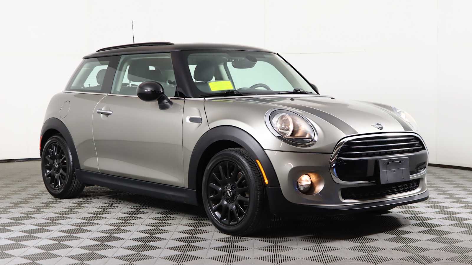 2019 MINI Hardtop 2 Door Base's photo