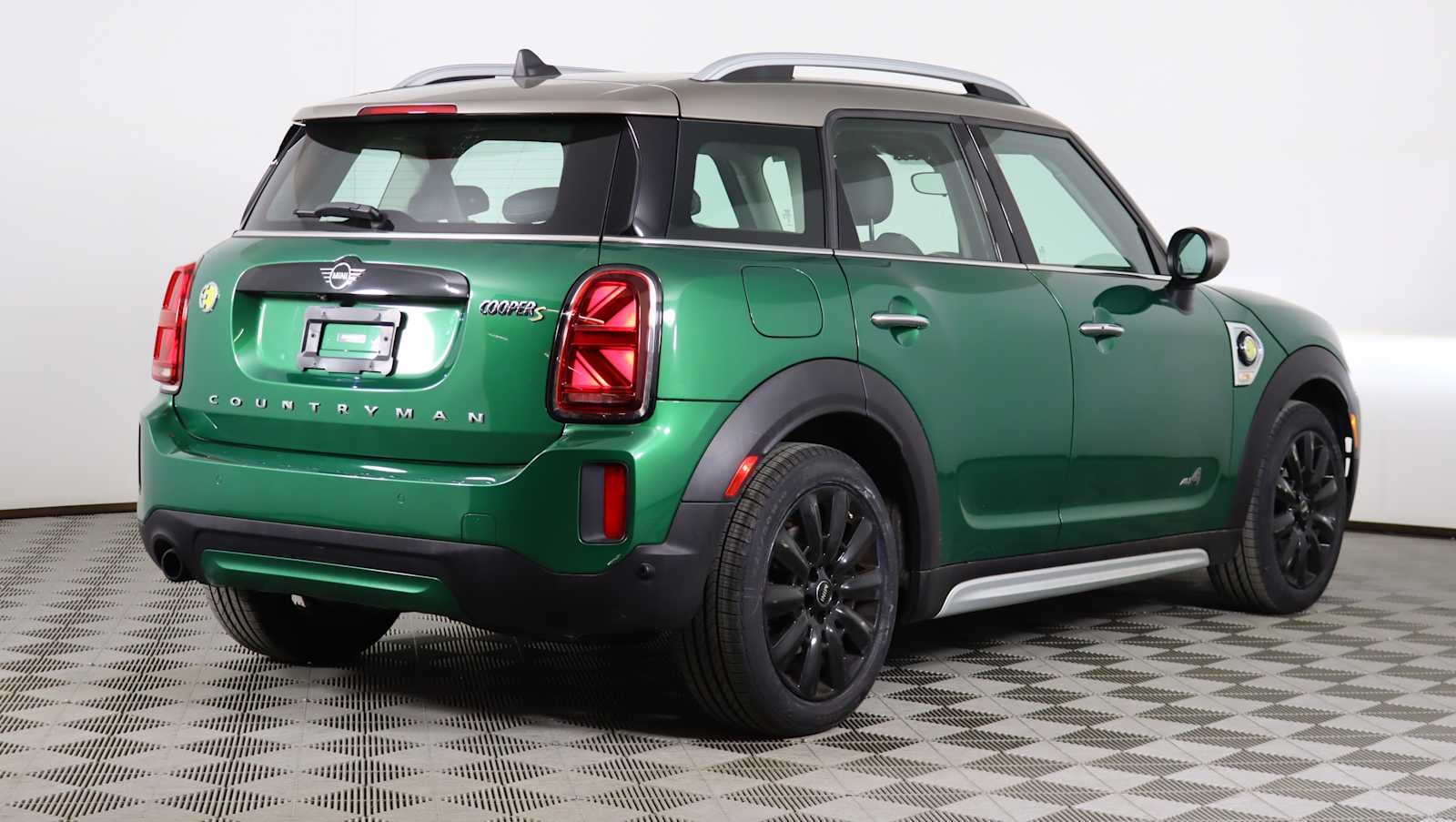 View vehicle photo 7