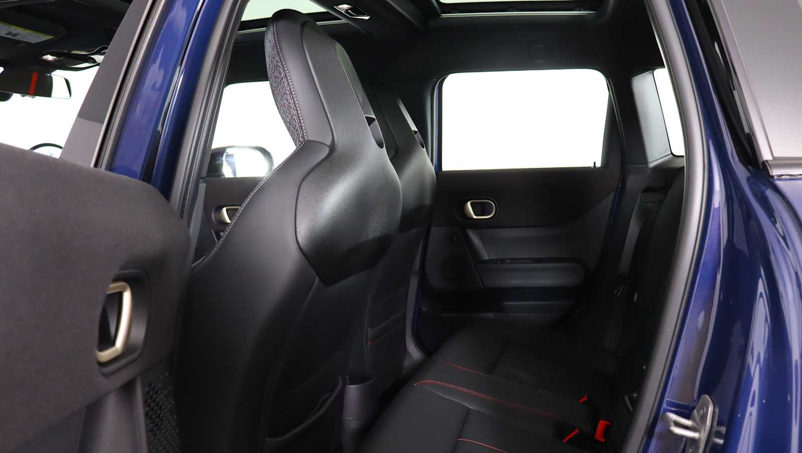 used 2025 MINI Hardtop 4 Door car, priced at $33,038