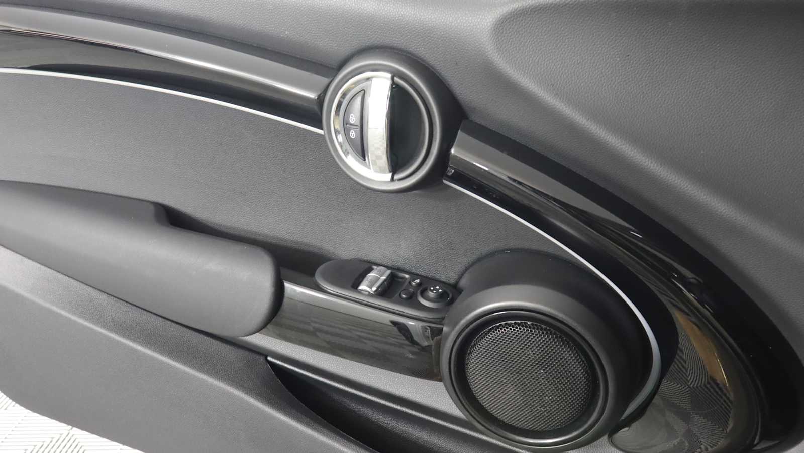 used 2023 MINI Hardtop 2 Door car, priced at $23,878