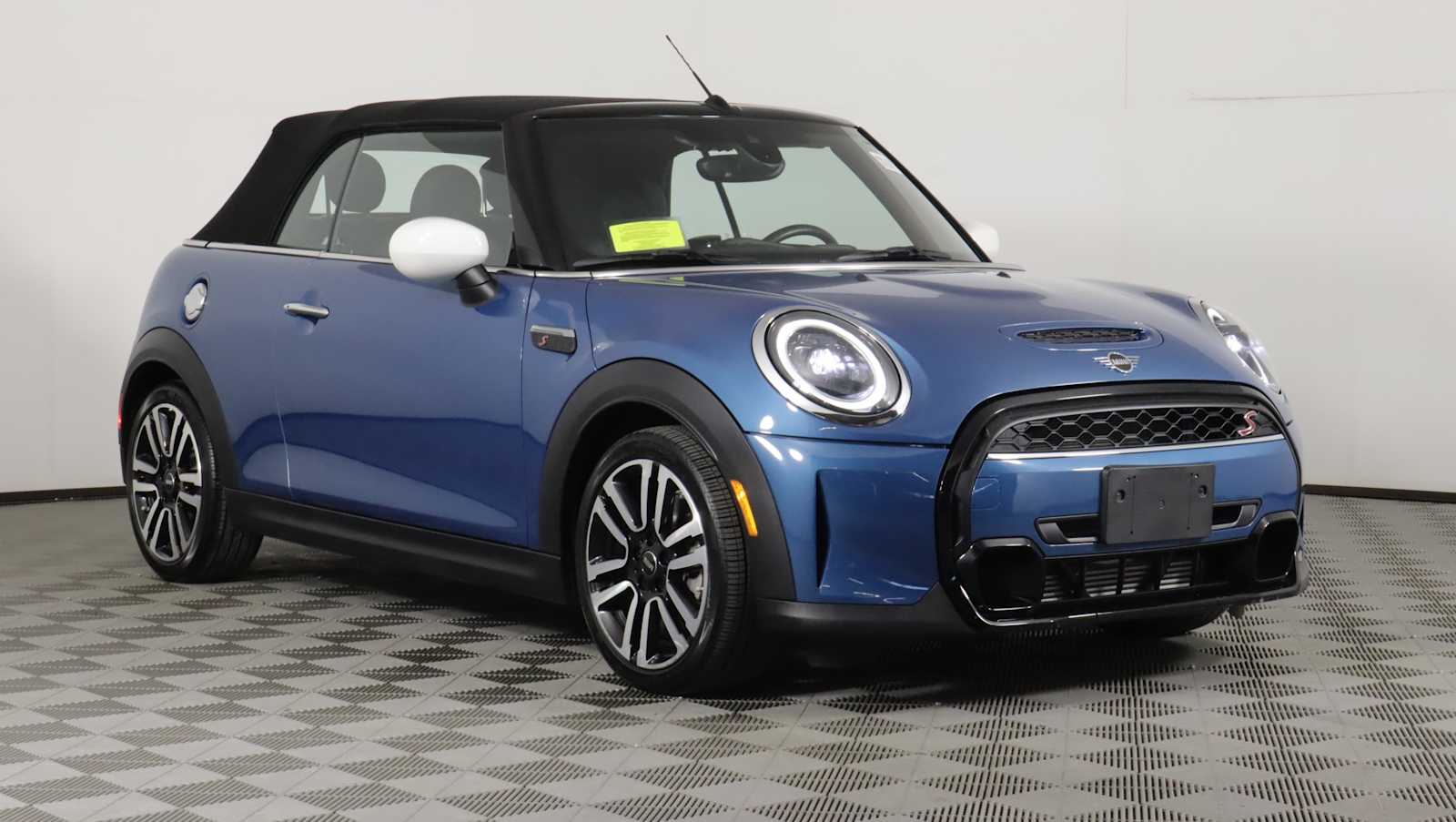 2024 MINI Convertible Cooper S's photo