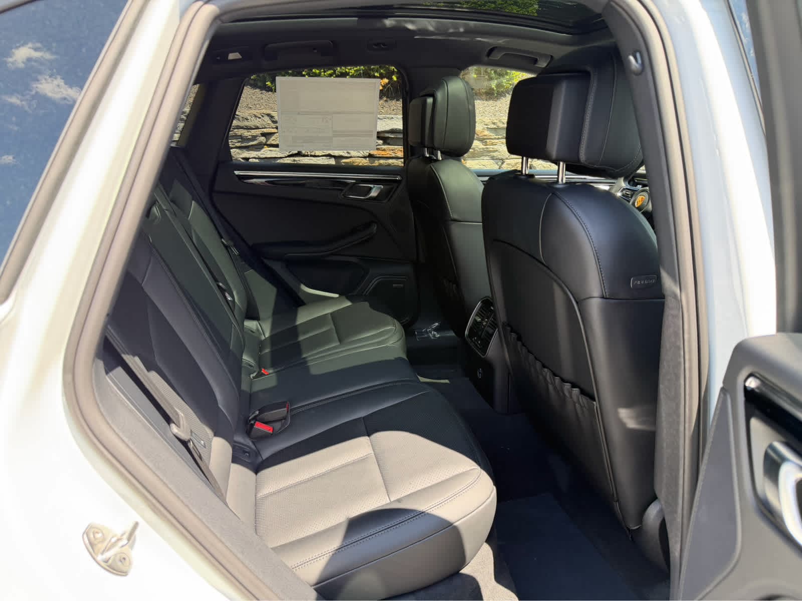 2026 Porsche Macan T - Photo 22