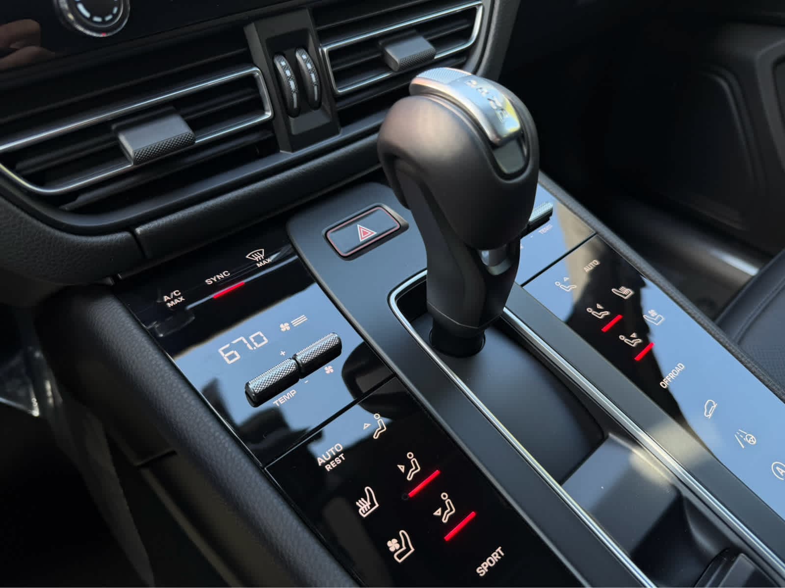 2026 Porsche Macan T - Photo 29
