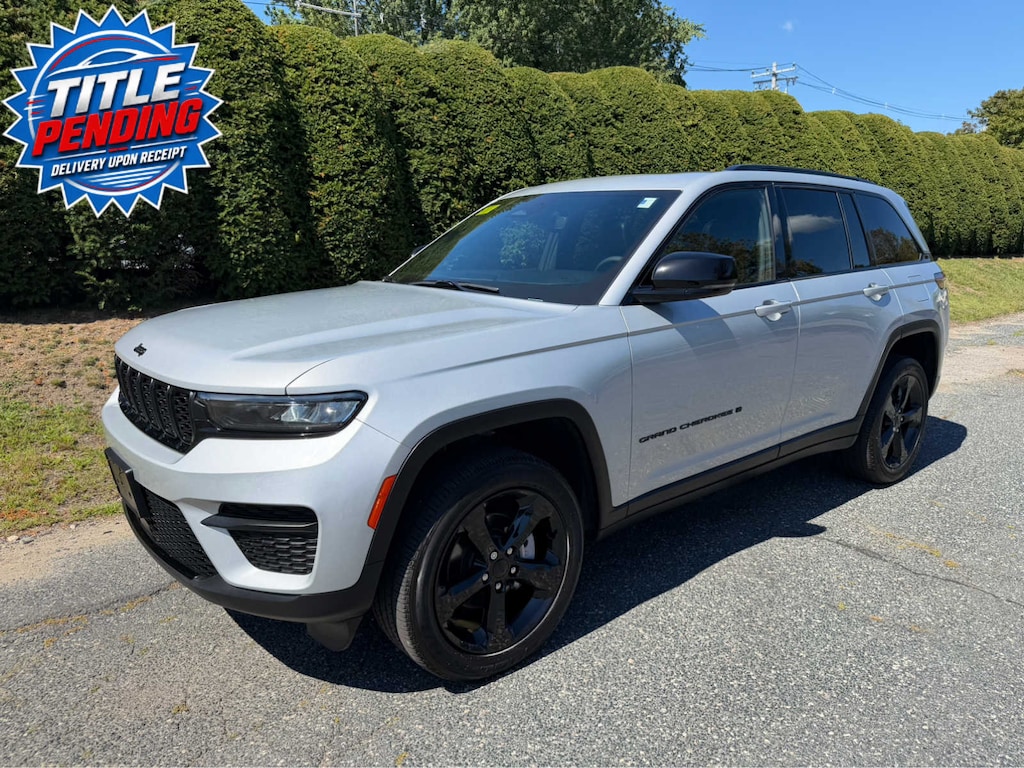 Used 2023 Jeep Grand Cherokee Laredo SUV