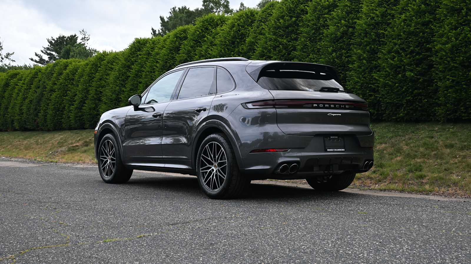 2025 Porsche Cayenne photo 3