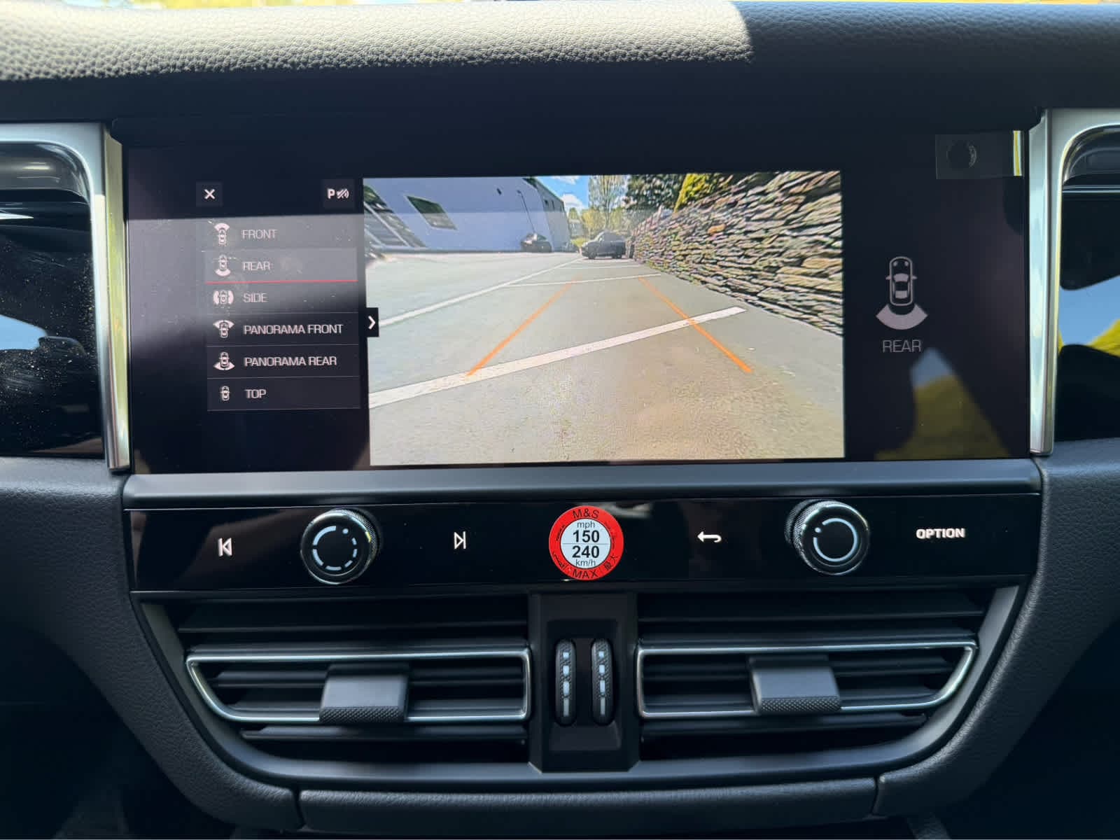 2026 Porsche Macan T - Photo 28
