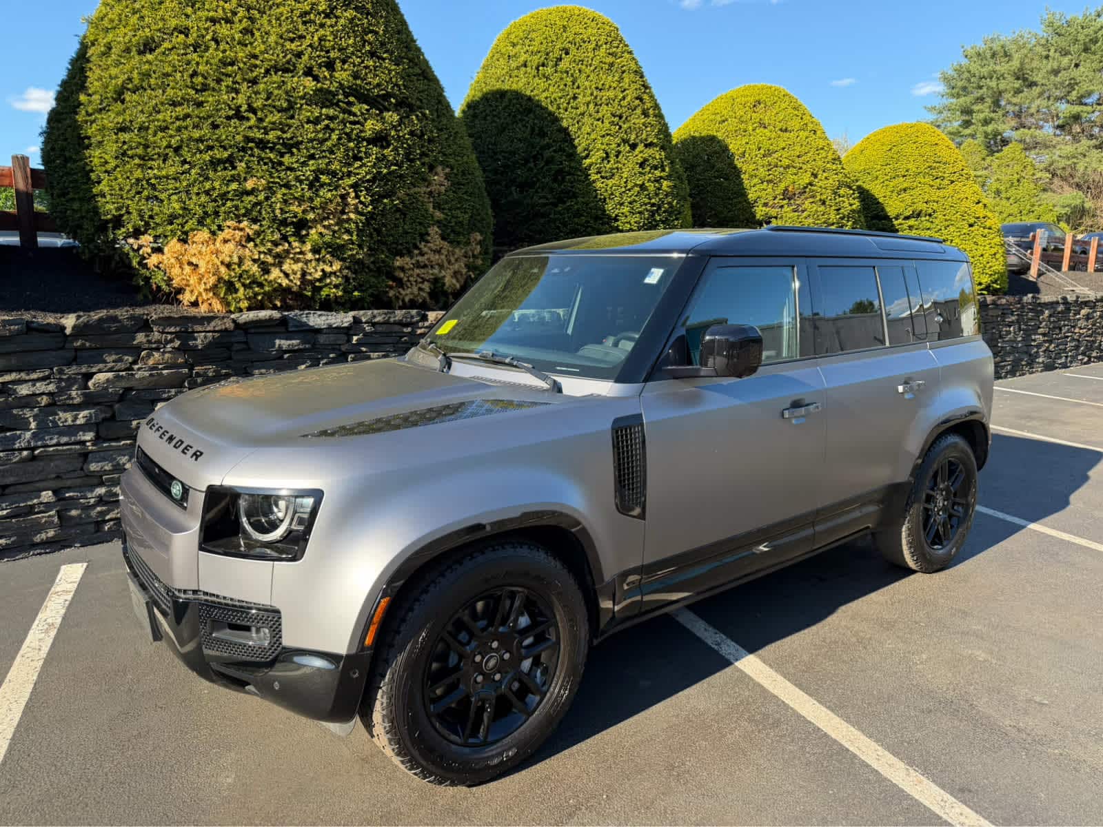 2023 Land Rover Defender X-Dynamic SE's photo