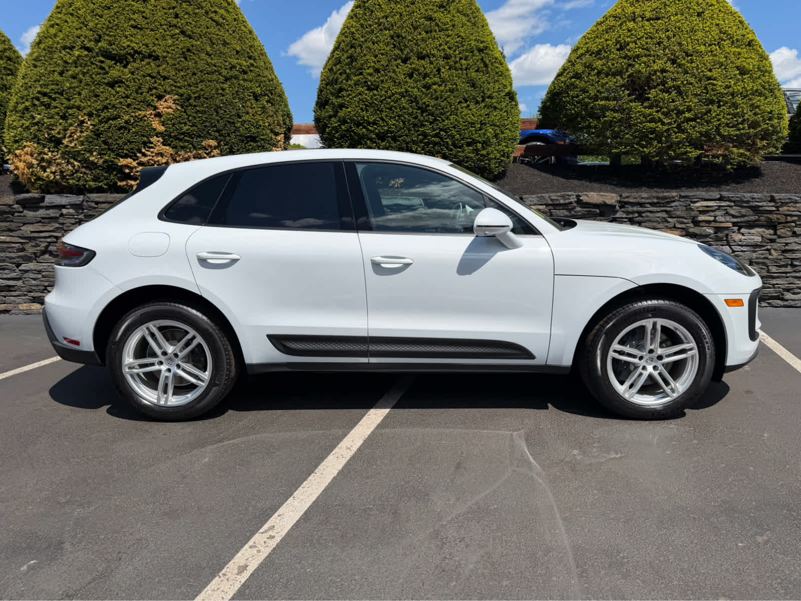 2026 Porsche Macan T - Photo 8