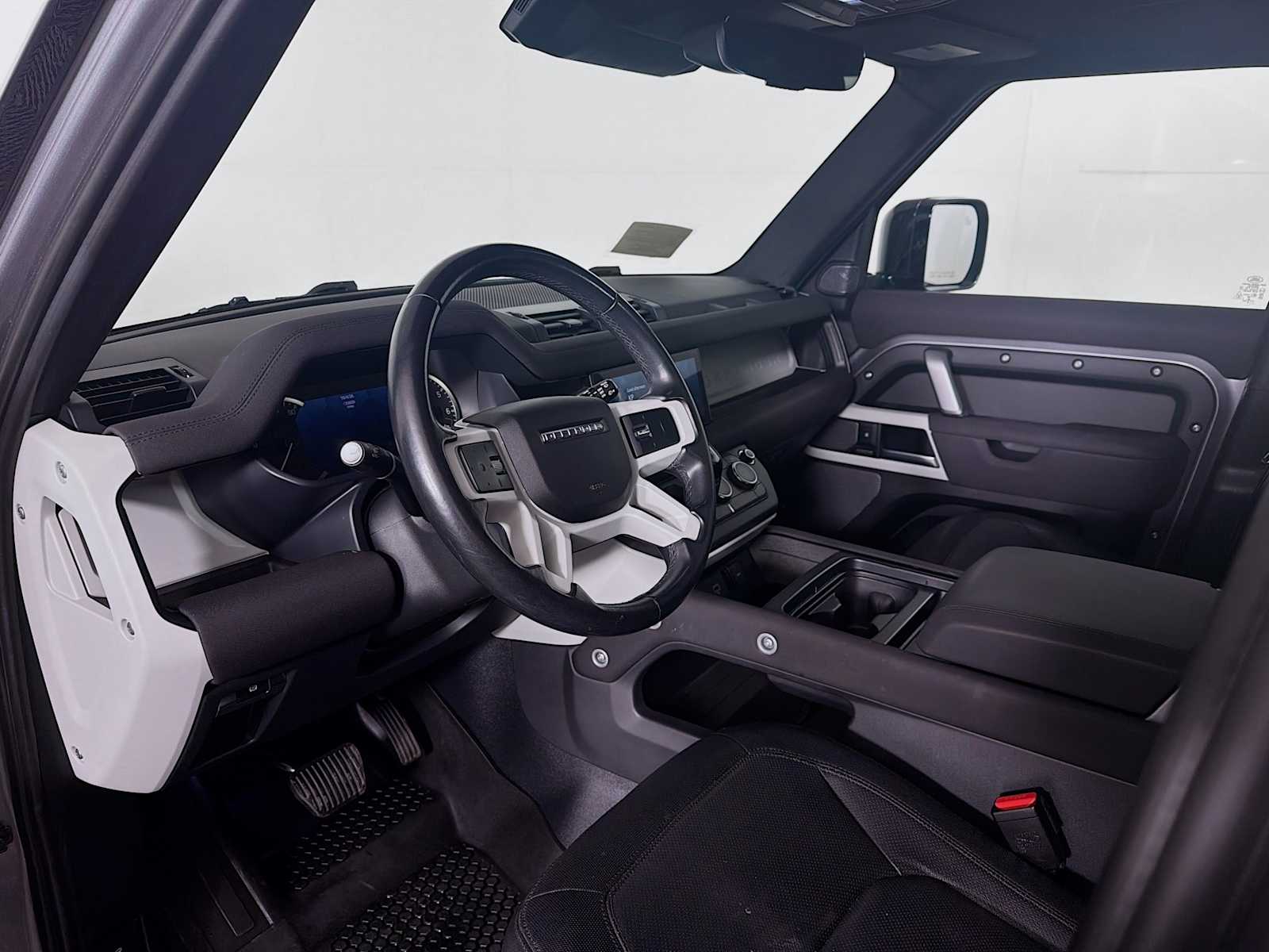 2023 Land Rover Defender X-Dynamic SE - Photo 4