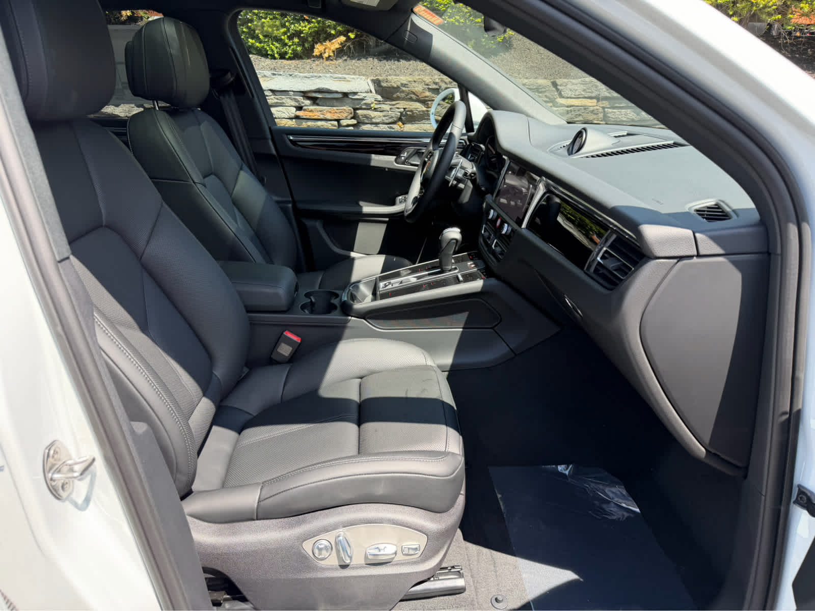 2026 Porsche Macan T - Photo 19