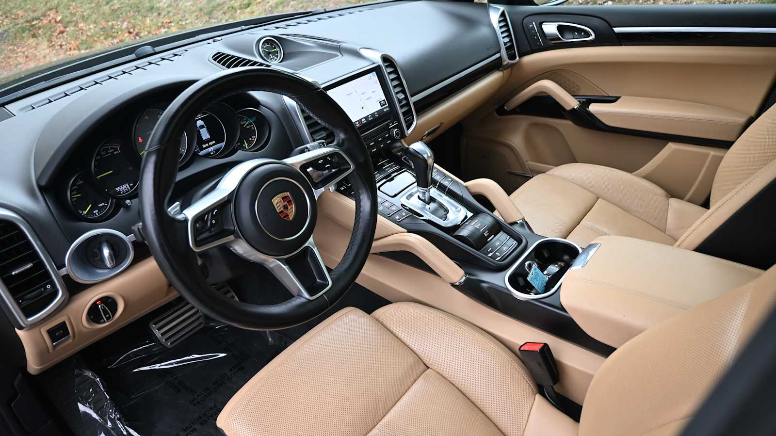 2018 Porsche Cayenne E-Hybrid S Platinum Edition photo 2