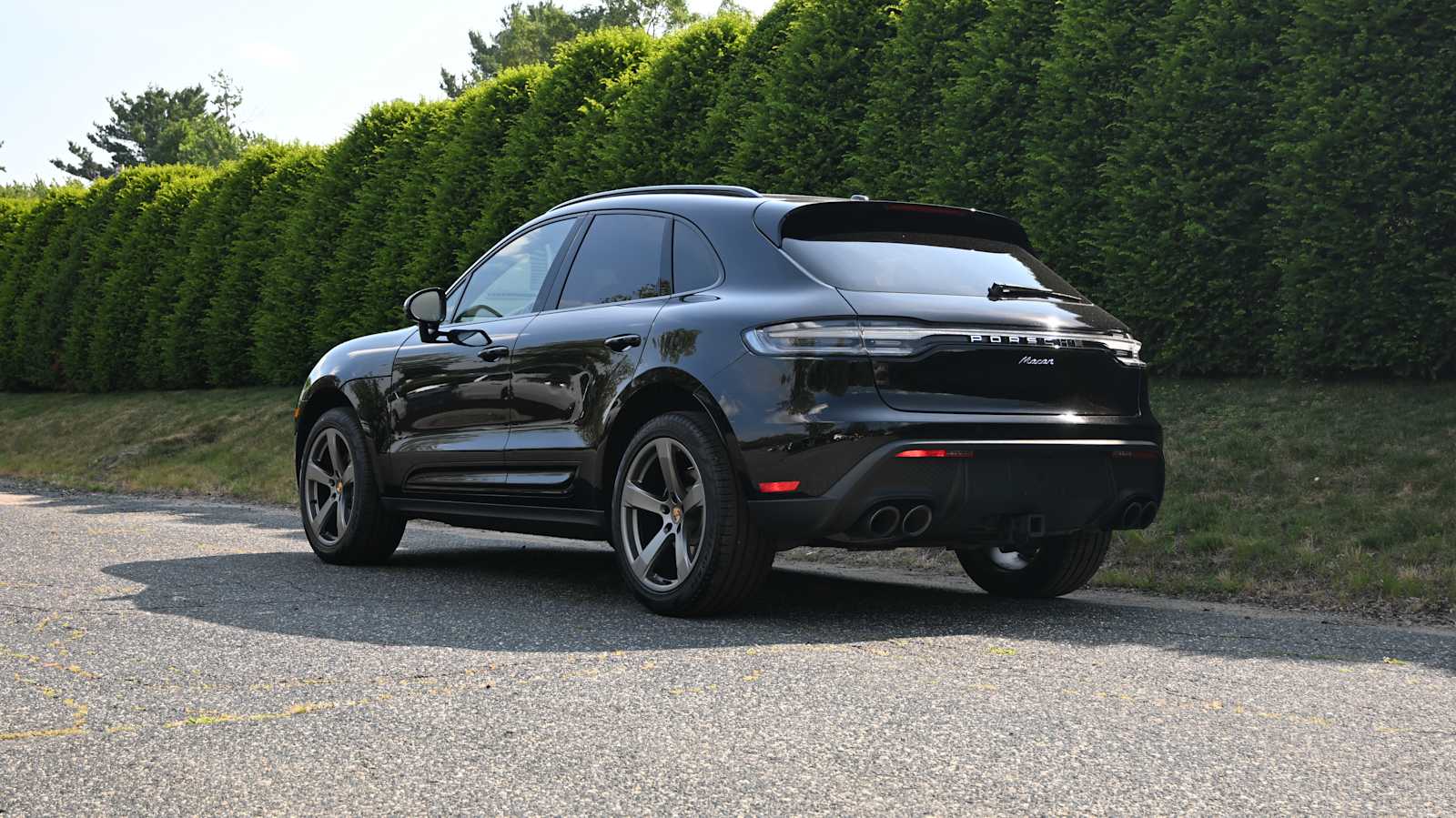 2025 Porsche Macan T photo 3