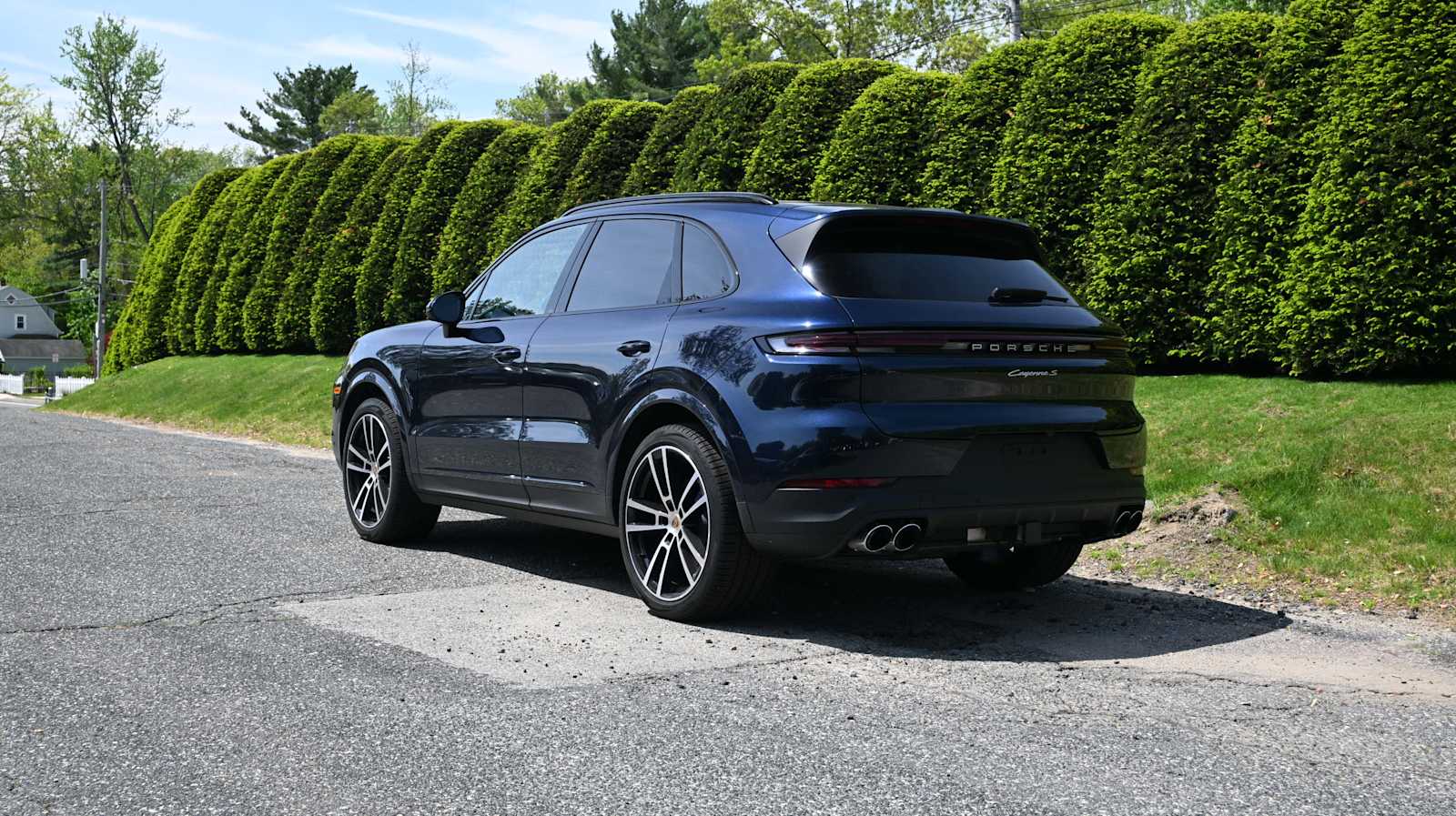 2024 Porsche Cayenne S photo 2