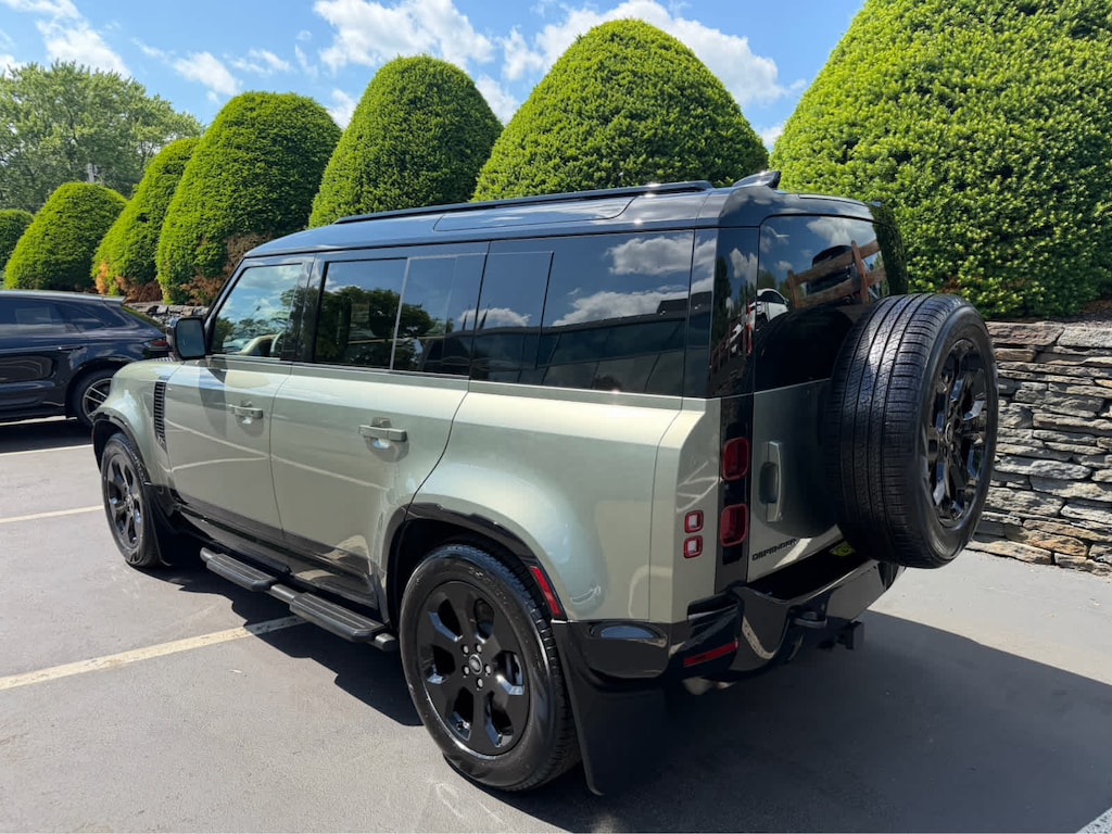 Used 2025 Land Rover Defender 110 X-Dynamic SE SUV