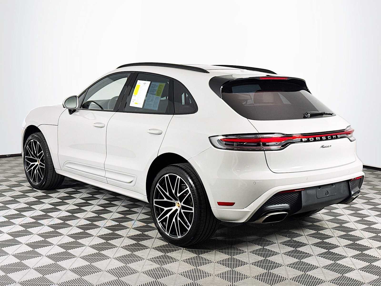 2025 Porsche Macan T photo 3