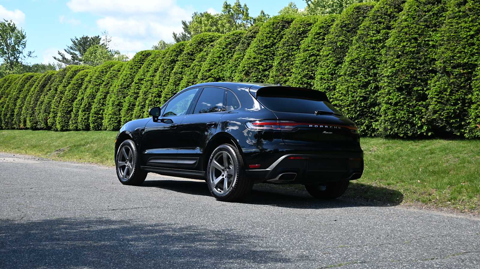 2025 Porsche Macan T photo 3