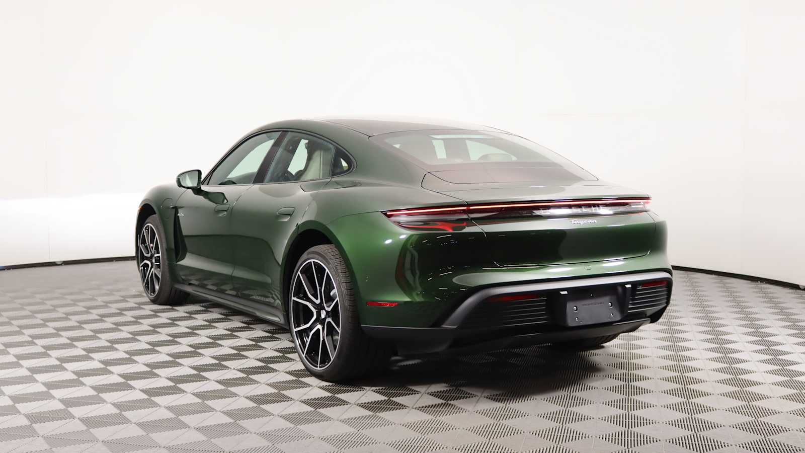 2025 Porsche Taycan photo 3