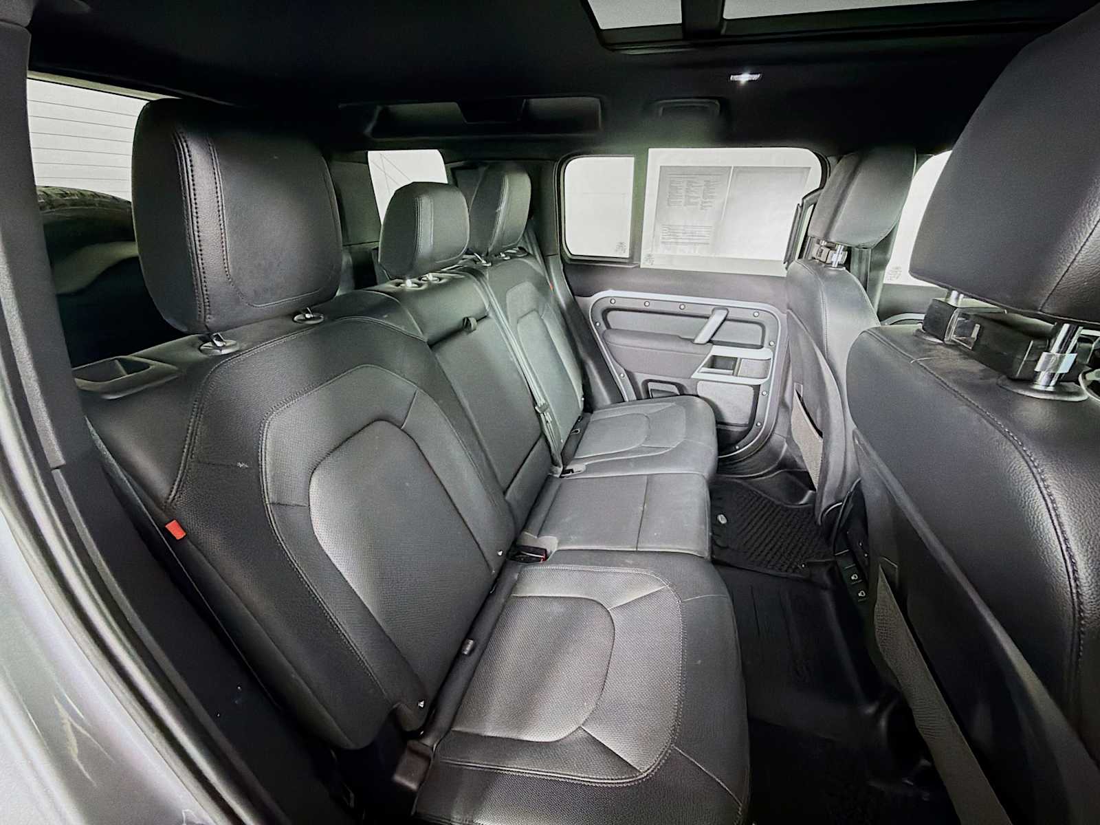 2023 Land Rover Defender X-Dynamic SE - Photo 17