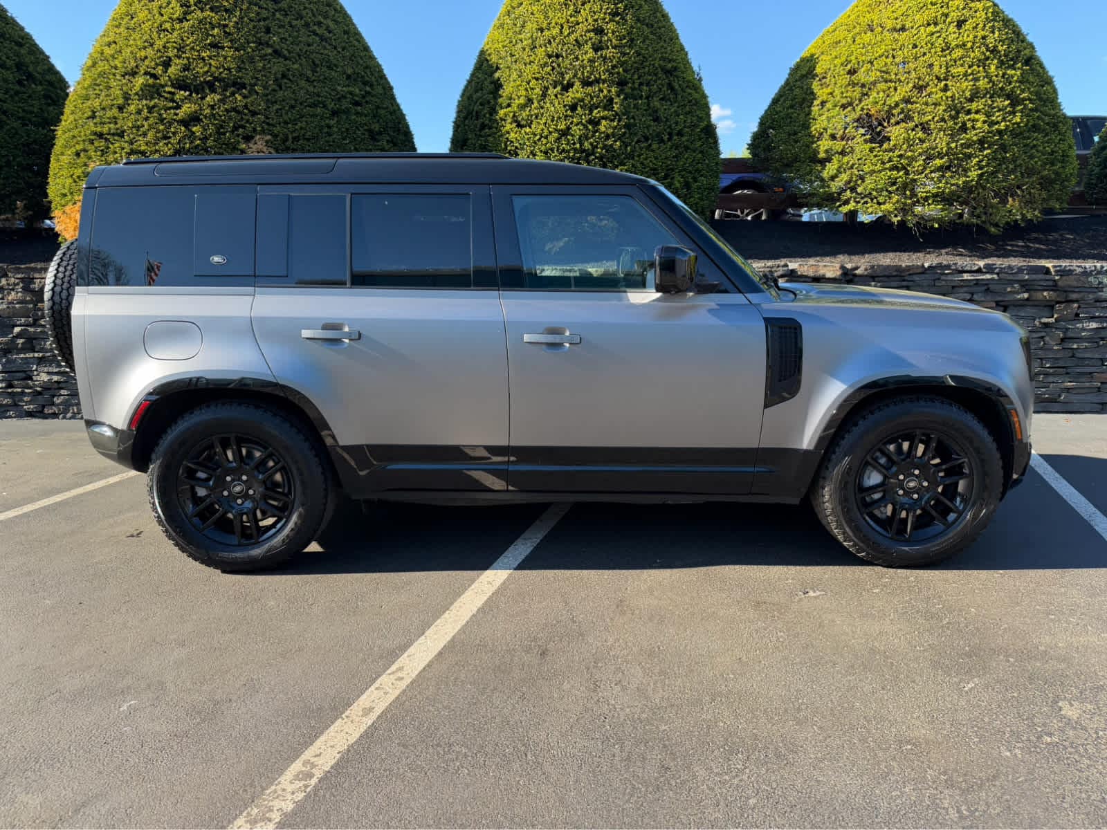 2023 Land Rover Defender X-Dynamic SE - Photo 7