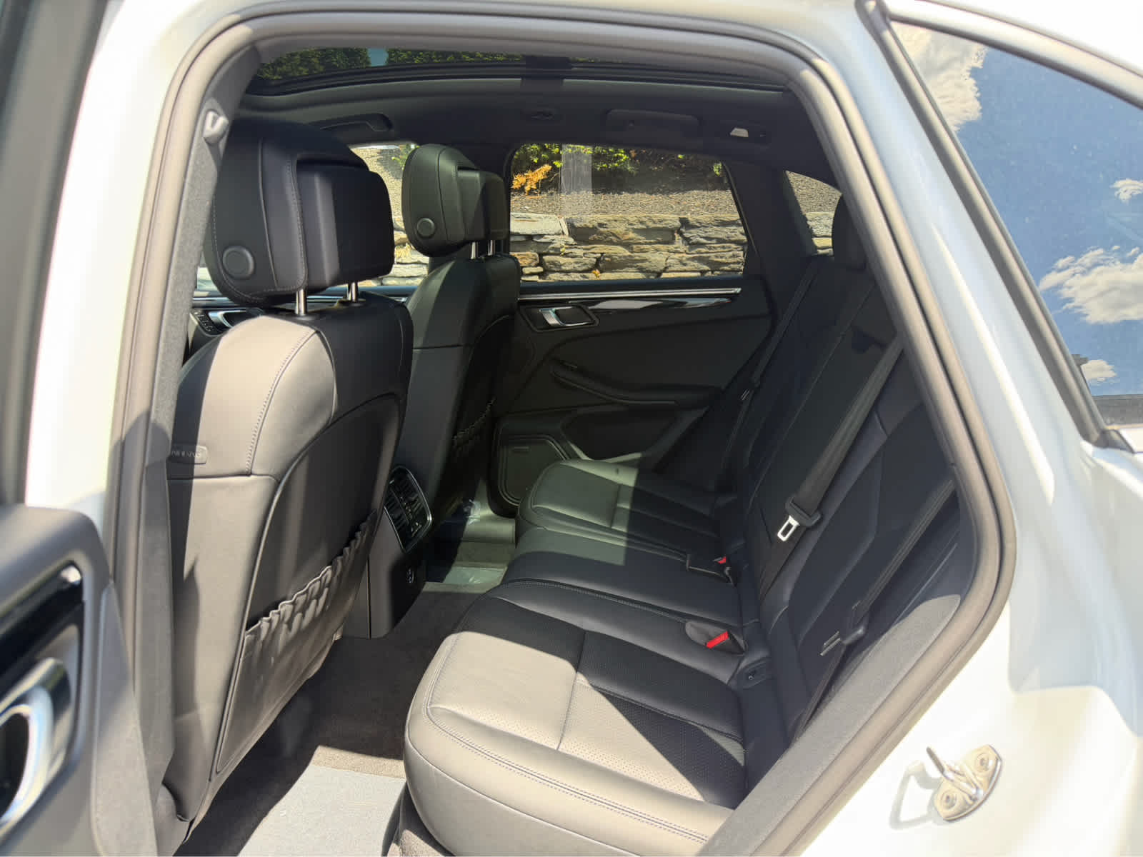 2026 Porsche Macan T - Photo 17