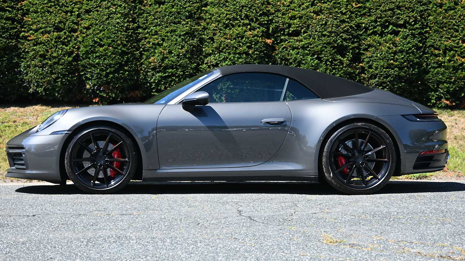 2022 Porsche 911 S Cabriolet photo 2