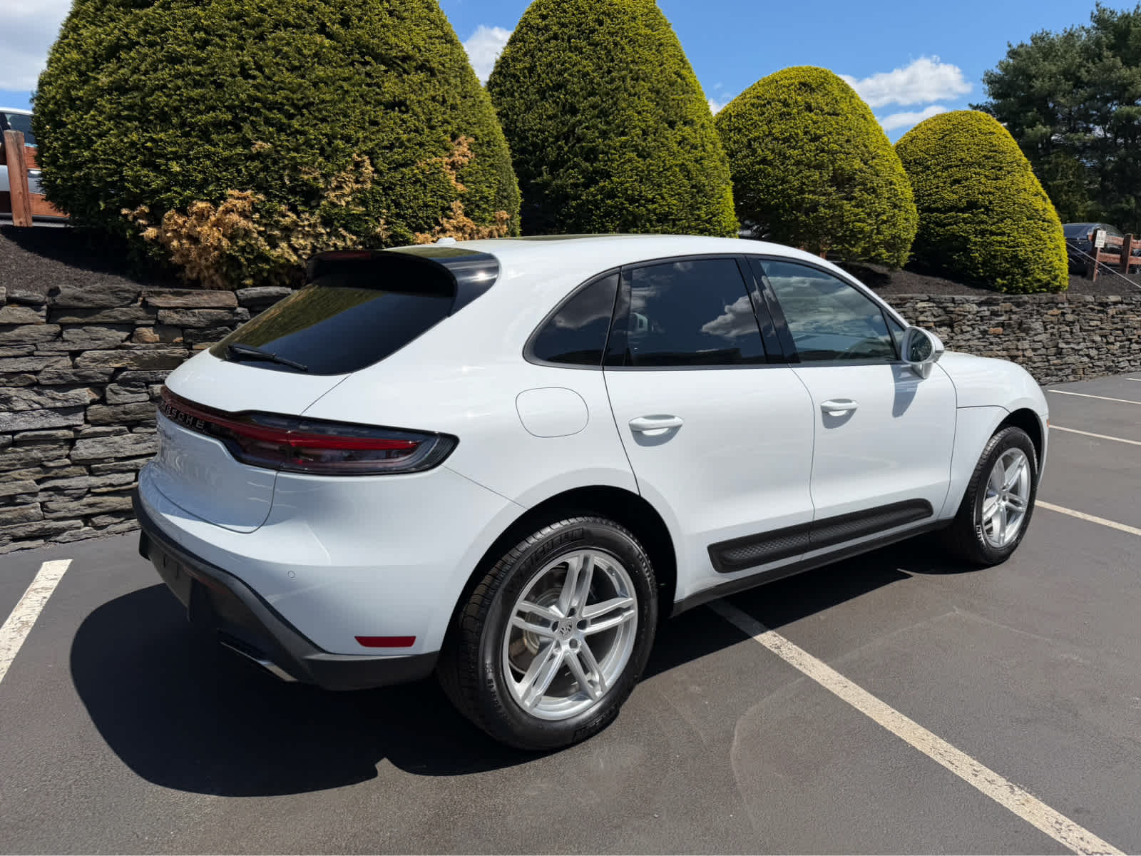 2026 Porsche Macan T - Photo 7