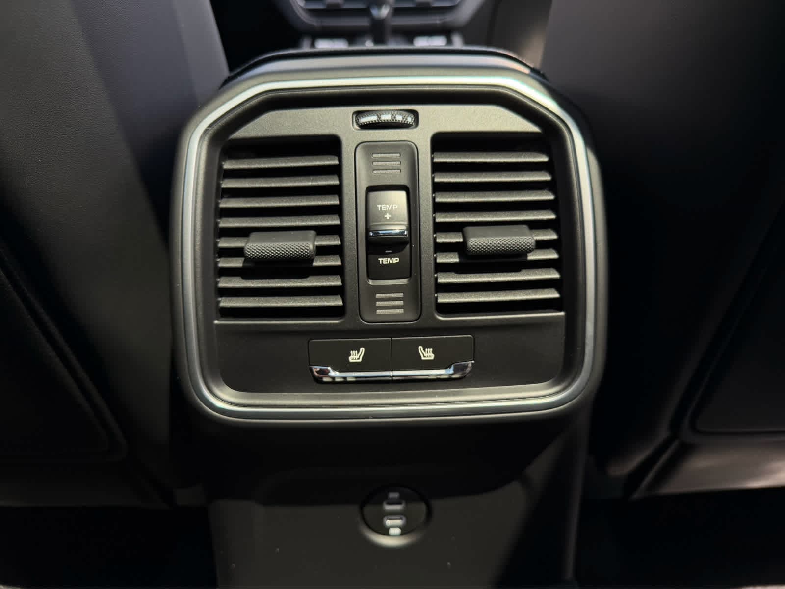 2026 Porsche Macan T - Photo 31