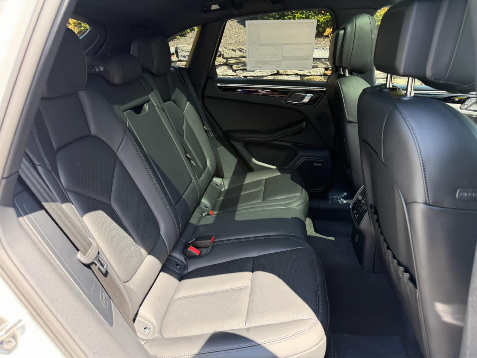 2026 Porsche Macan T - Photo 23