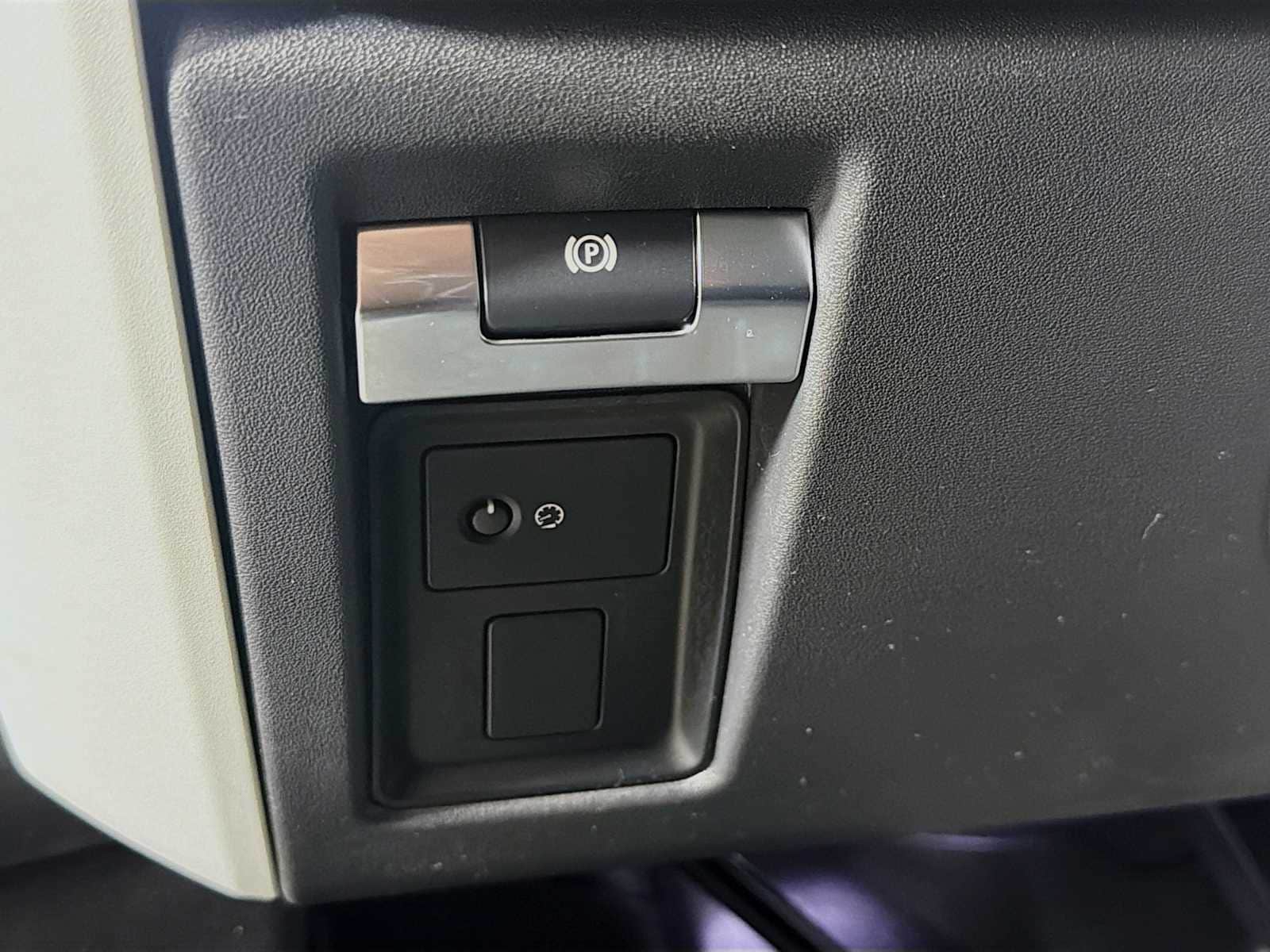 2023 Land Rover Defender X-Dynamic SE - Photo 30