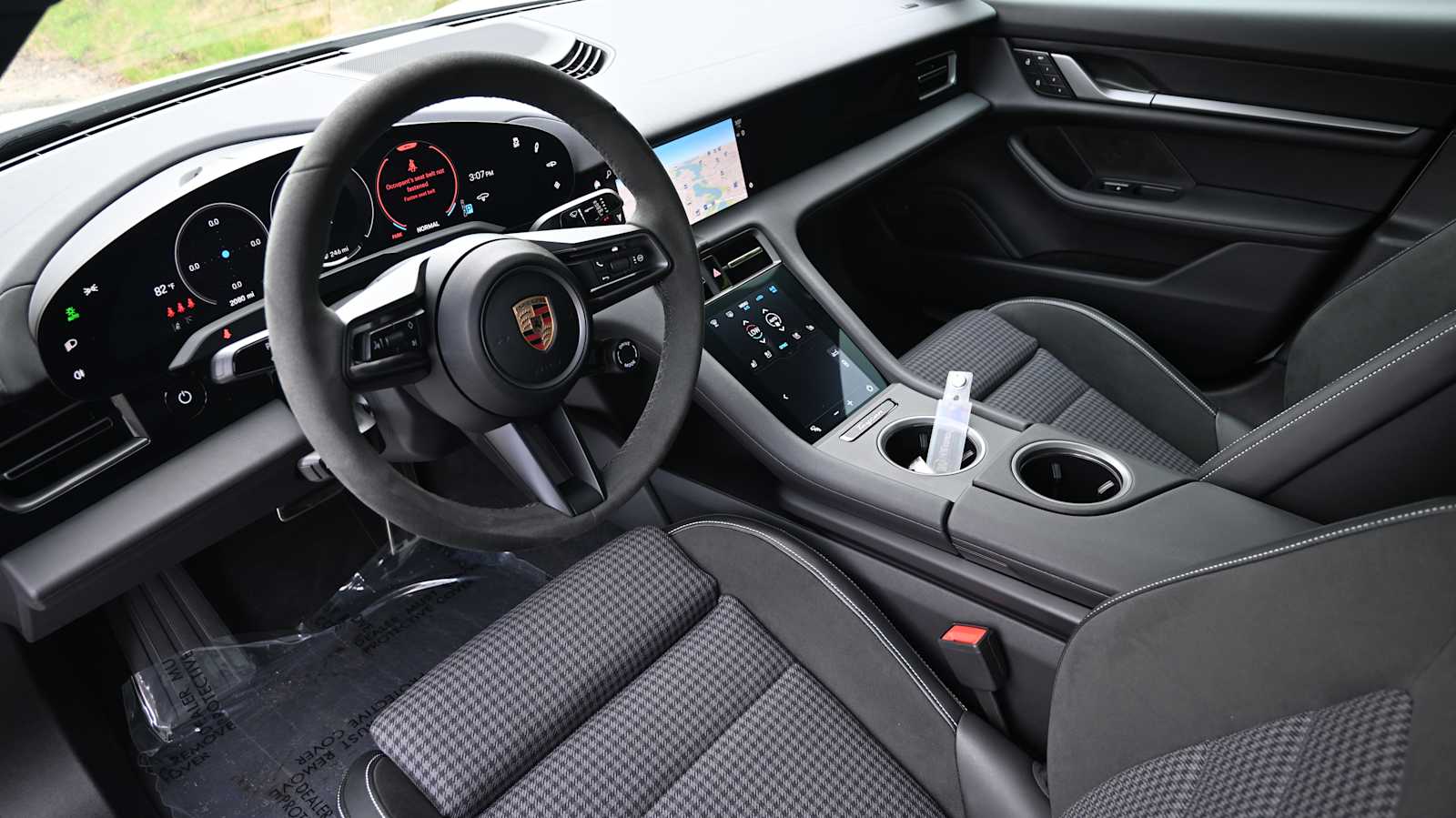 2025 Porsche Taycan photo 4