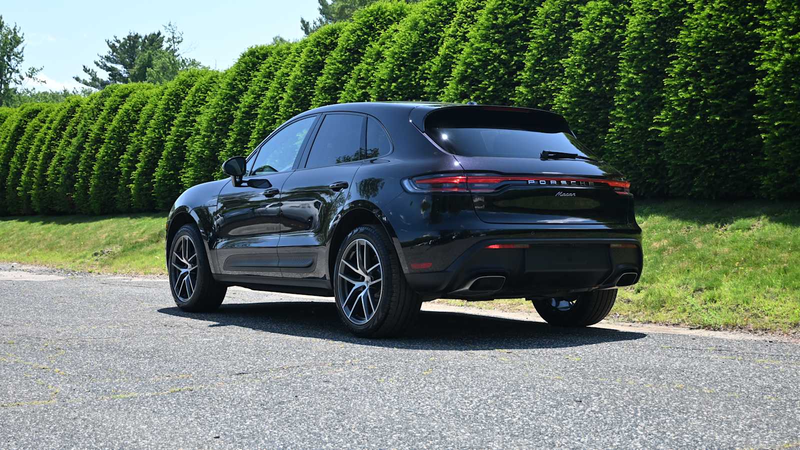 2025 Porsche Macan T photo 3