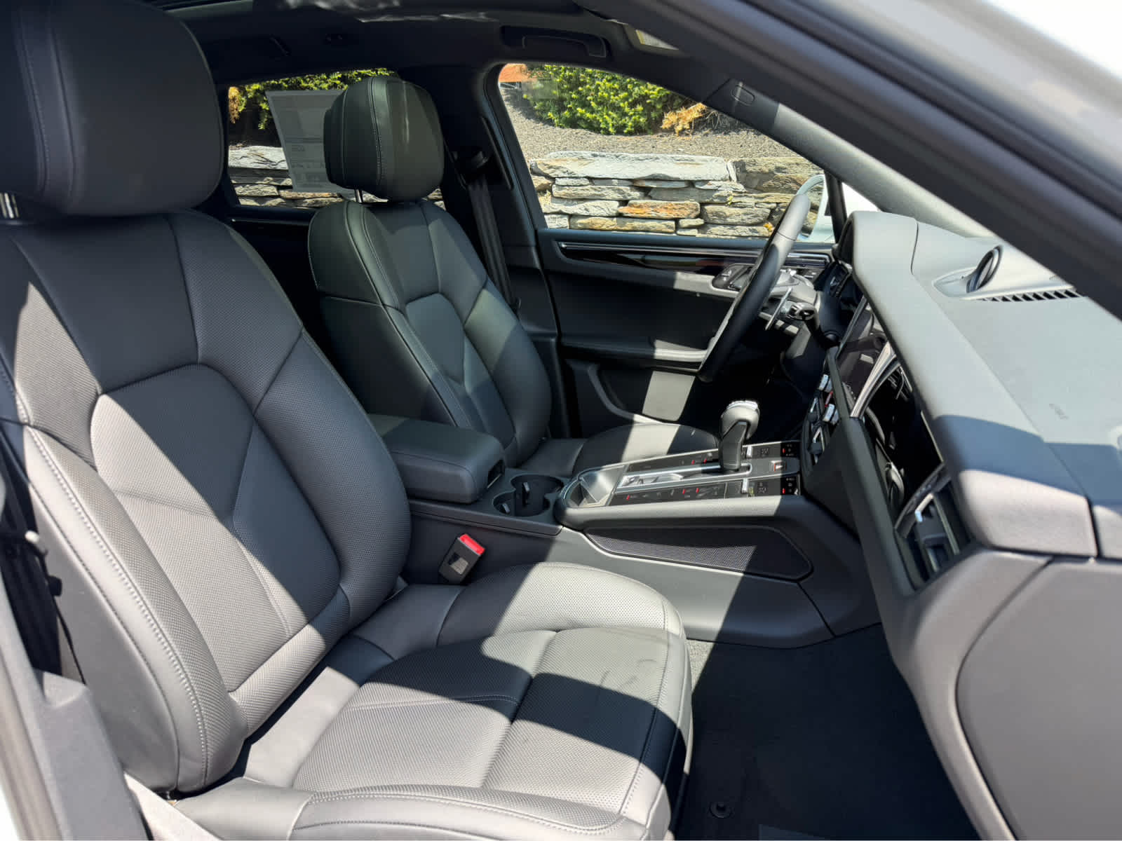 2026 Porsche Macan T - Photo 20