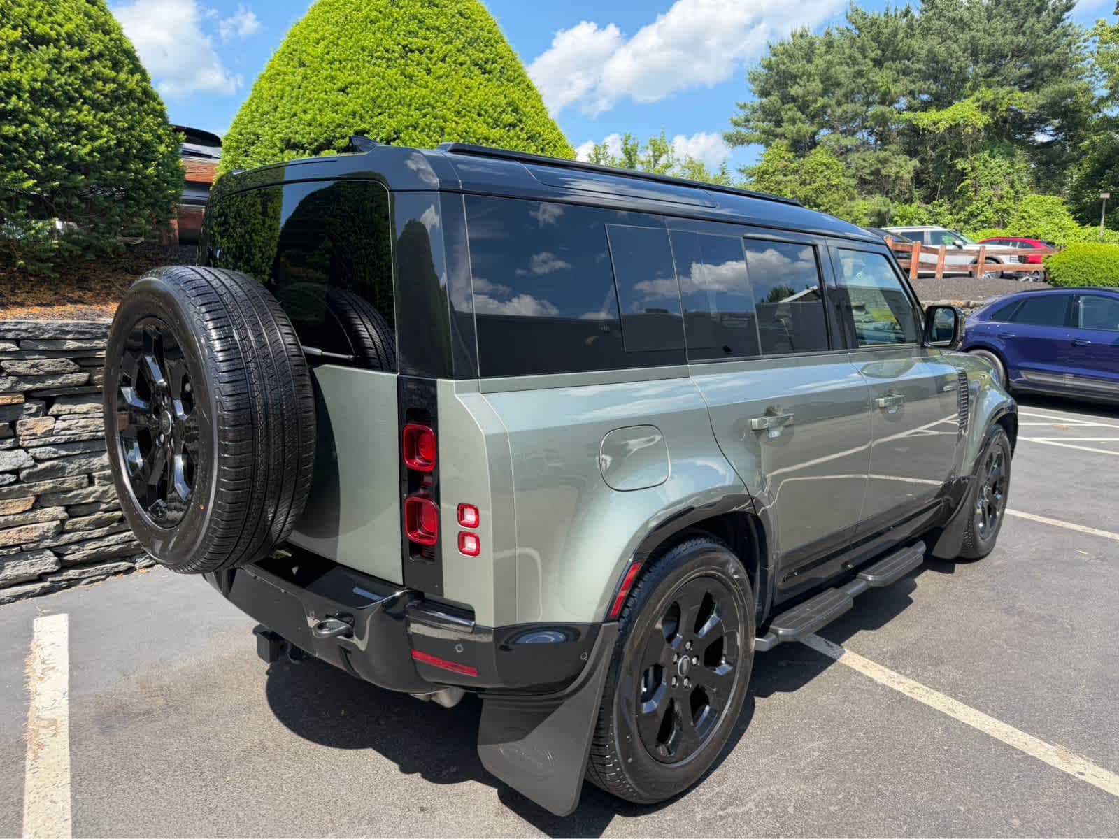 2025 Land Rover Defender X-Dynamic SE - Photo 7