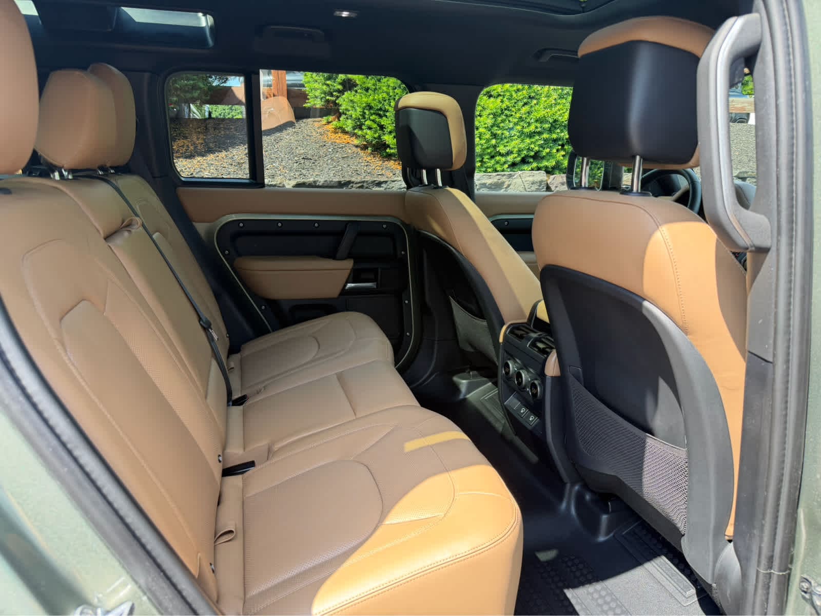 2025 Land Rover Defender X-Dynamic SE - Photo 22