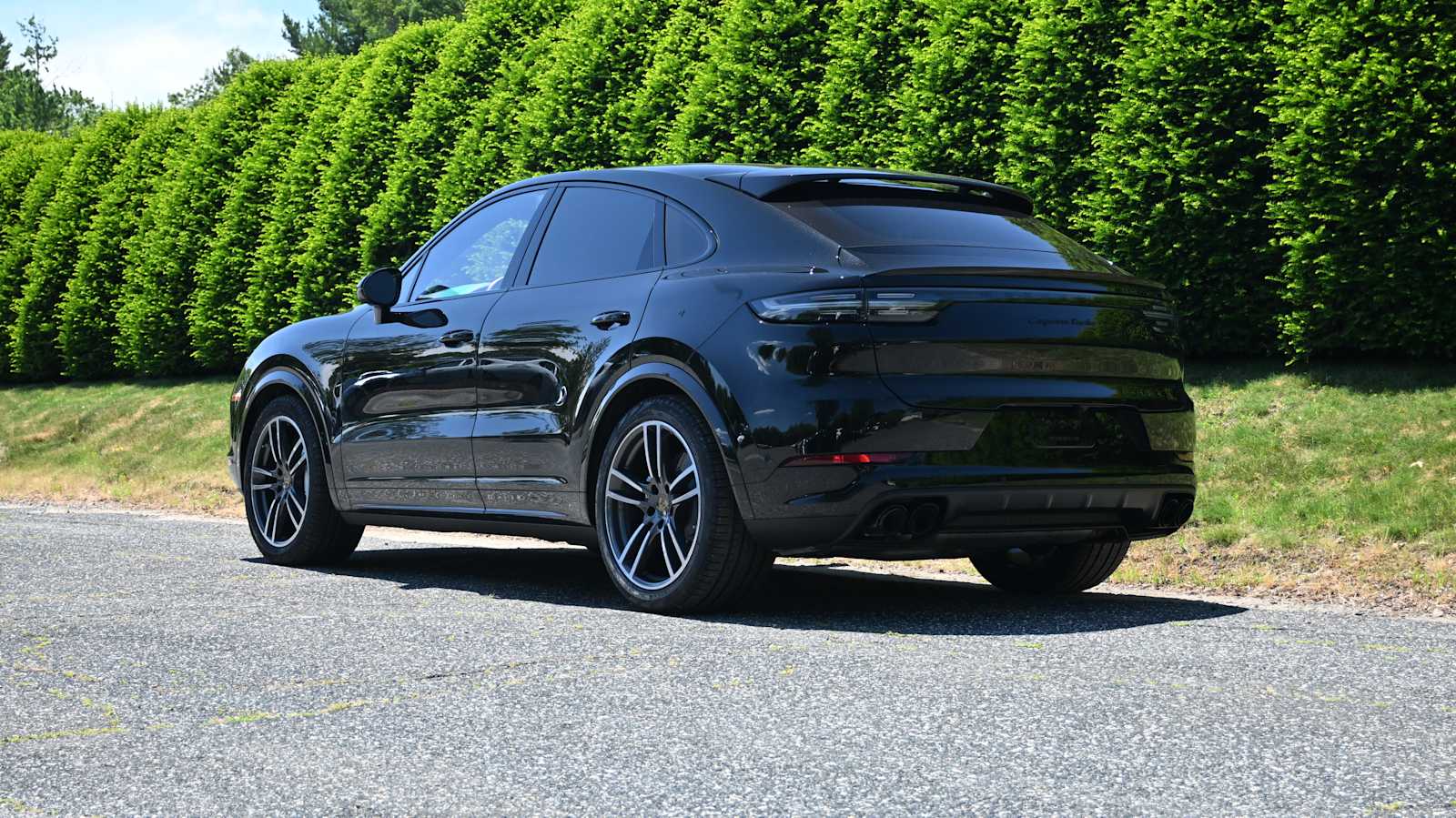2023 Porsche Cayenne Coupe Turbo photo 2